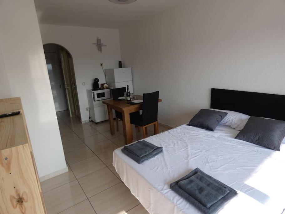 Estudio Con Vistas, Roses Zewnętrze zdjęcie